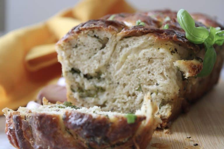 Homemade Swirl Garlic Bread – Soft, Savory, and Irresistible